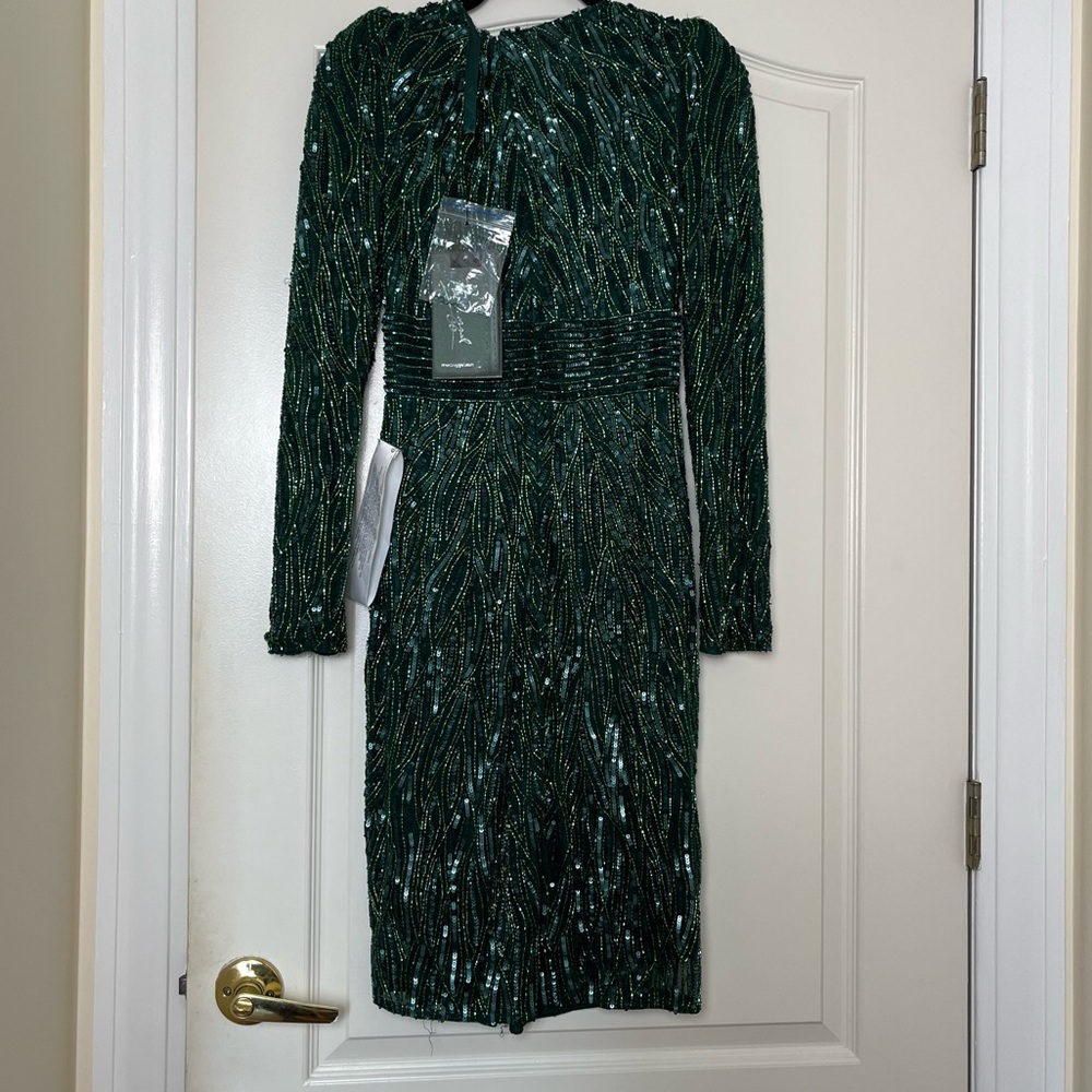 NWT‎ Mac Duggal Long-Sleeve Embellished Sequin Cocktail Dress in Emerald - Picture 3 of 6